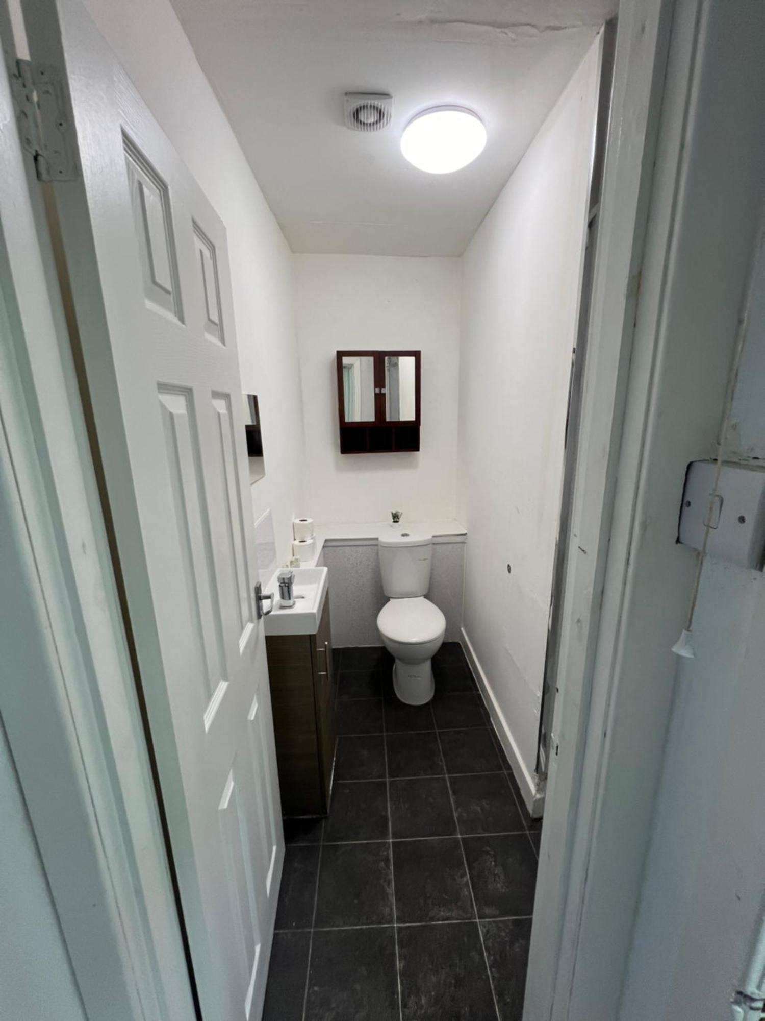 Great Western Road Studio With En Suite Glasgow Zewnętrze zdjęcie