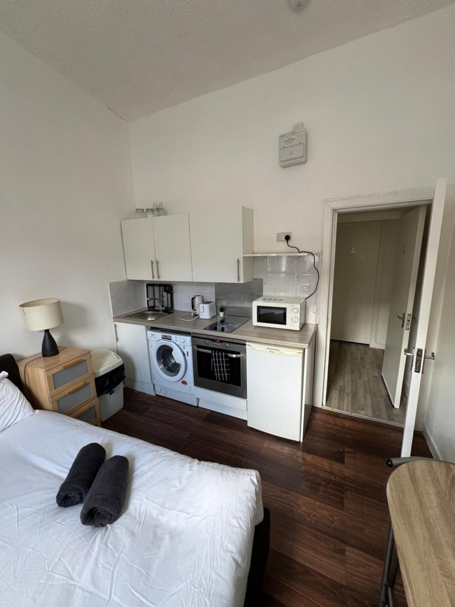 Great Western Road Studio With En Suite Glasgow Zewnętrze zdjęcie